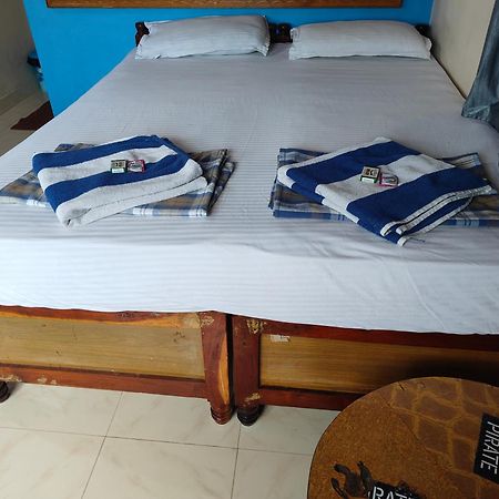 Rocky Guesthouse Hampi Esterno foto