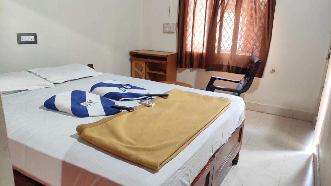Rocky Guesthouse Hampi Esterno foto