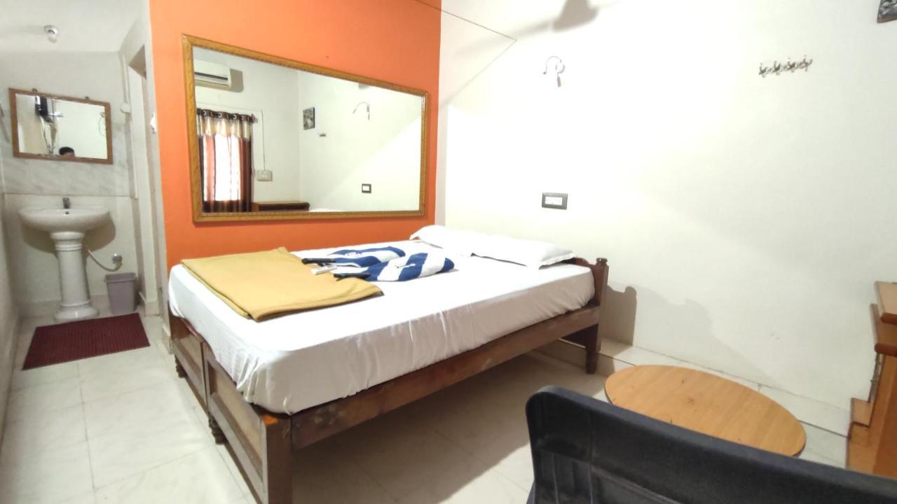 Rocky Guesthouse Hampi Esterno foto