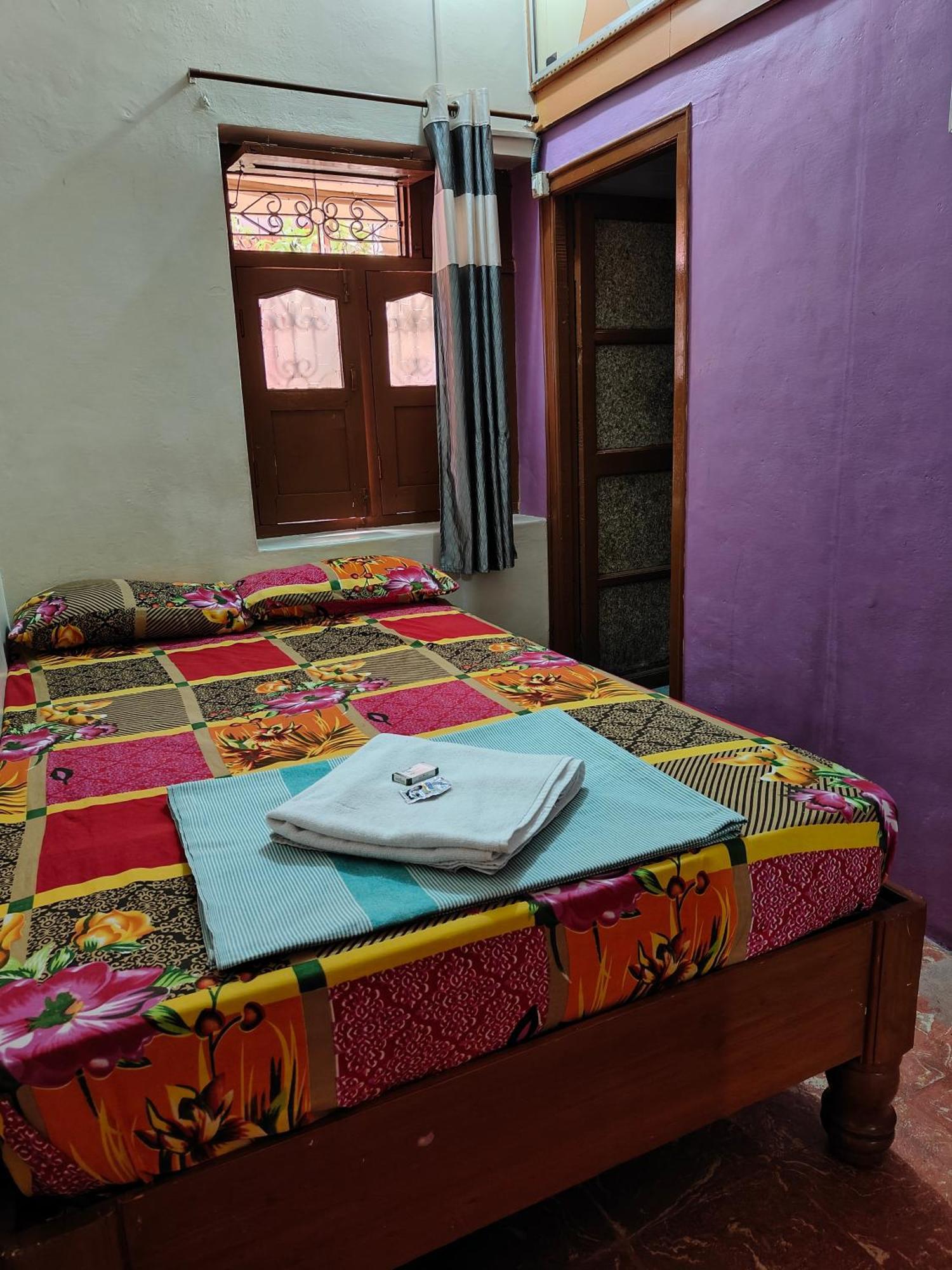 Rocky Guesthouse Hampi Esterno foto