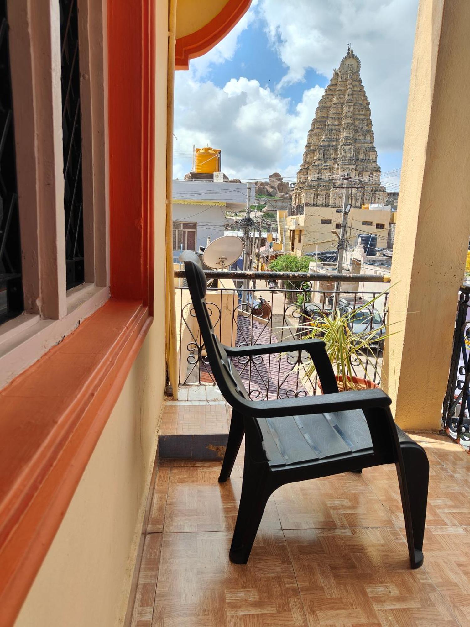 Rocky Guesthouse Hampi Esterno foto