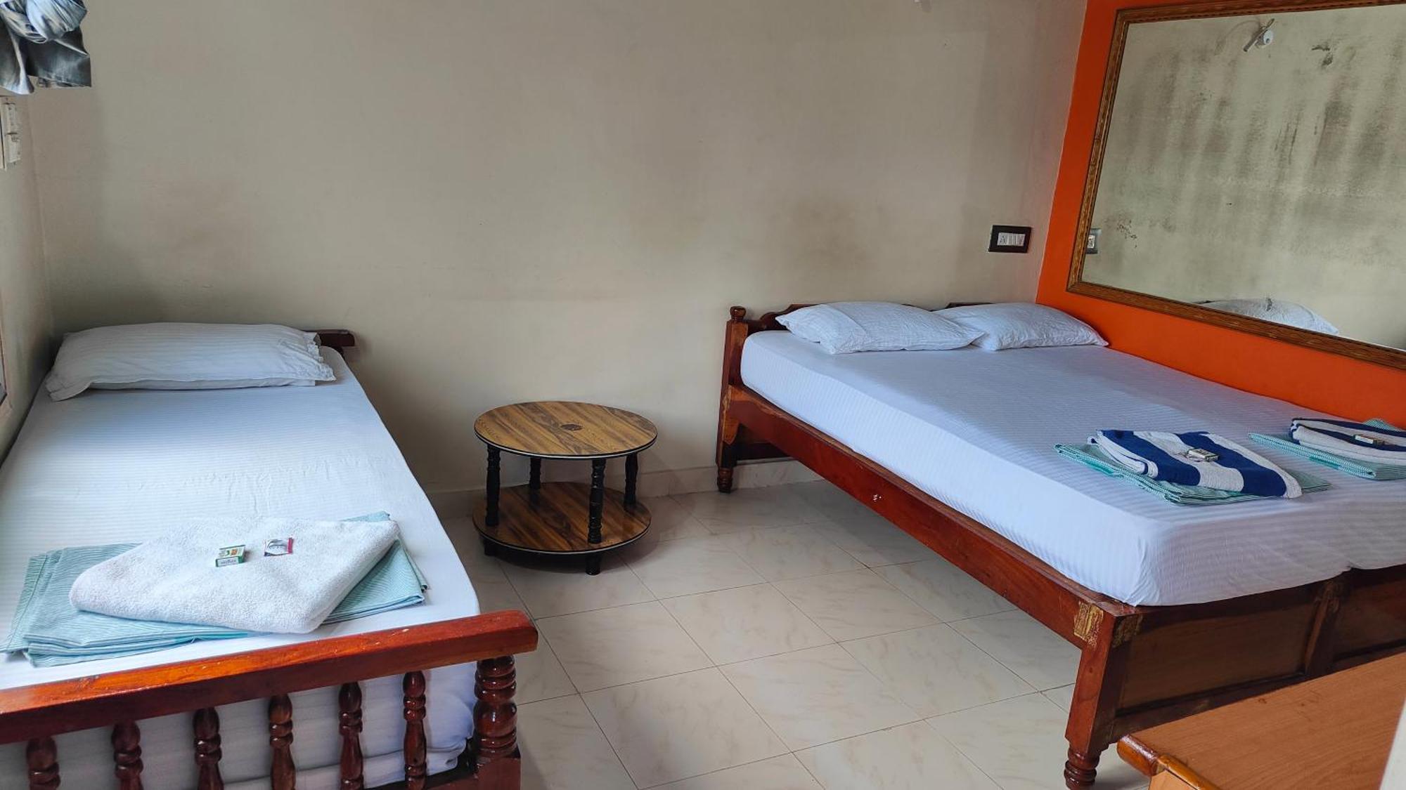 Rocky Guesthouse Hampi Esterno foto