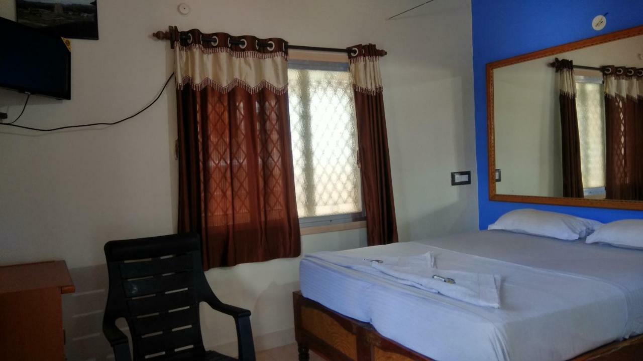 Rocky Guesthouse Hampi Esterno foto