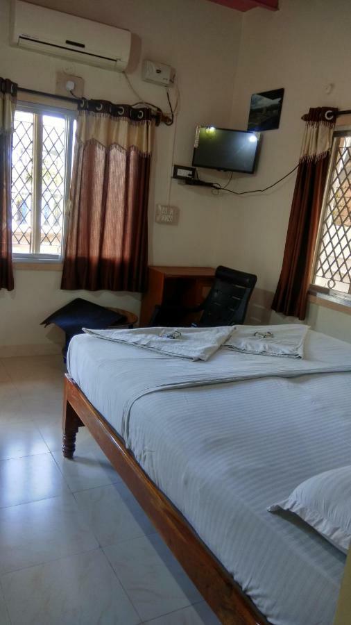 Rocky Guesthouse Hampi Esterno foto